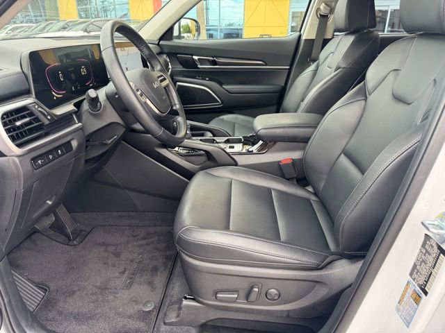 Used 2024 Kia Telluride S image 16