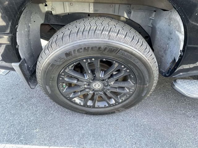 Used 2017 Nissan Titan SL image 10