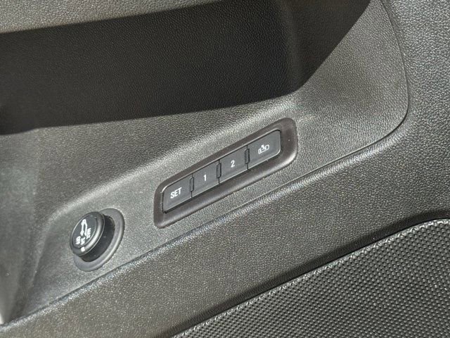 Used 2022 Chevrolet Equinox Premier FWD image 27