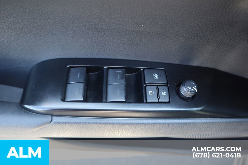 Used 2025 Toyota Camry SE image 16