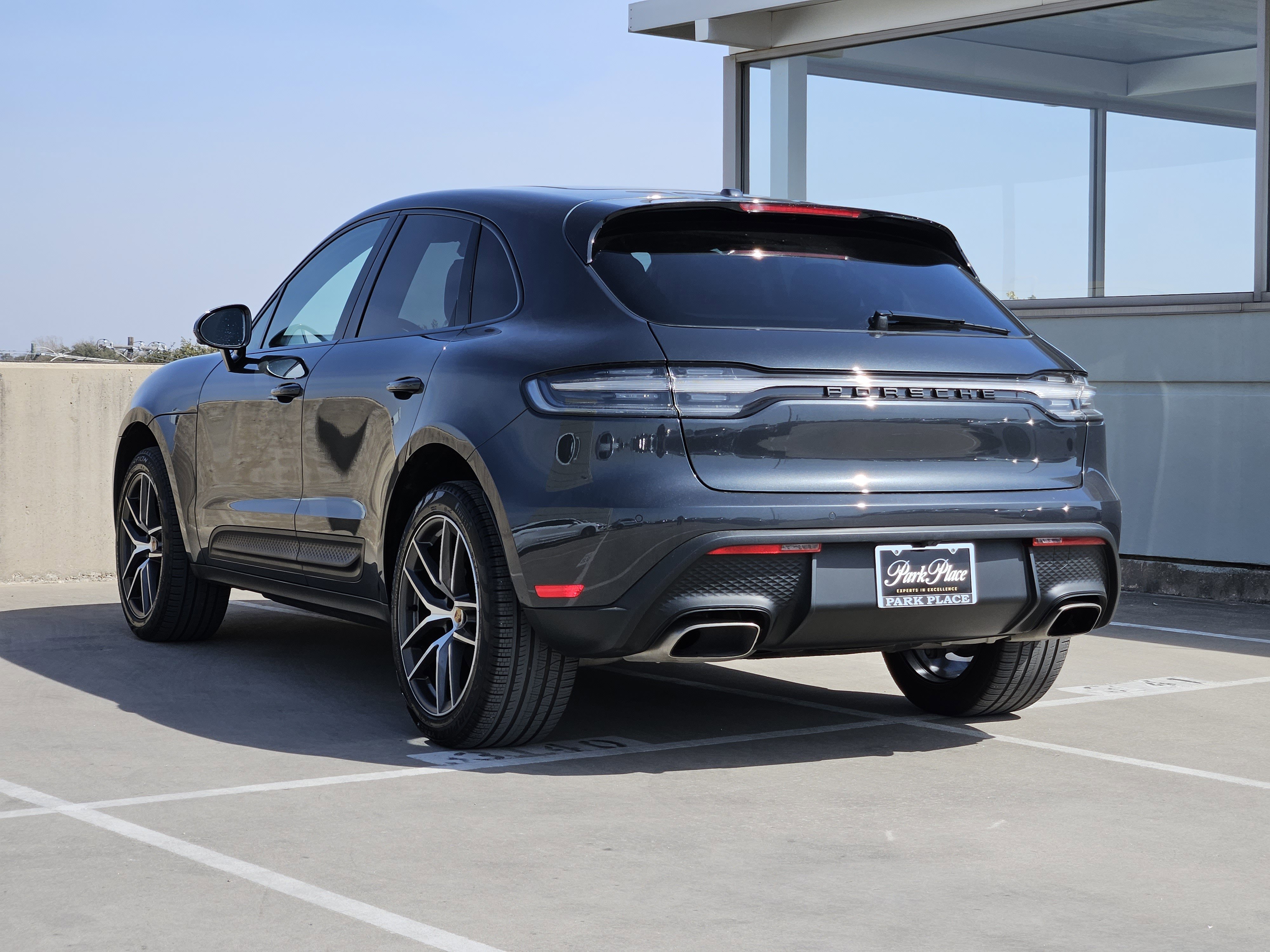 Used 2023 Porsche Macan Turbo image 3