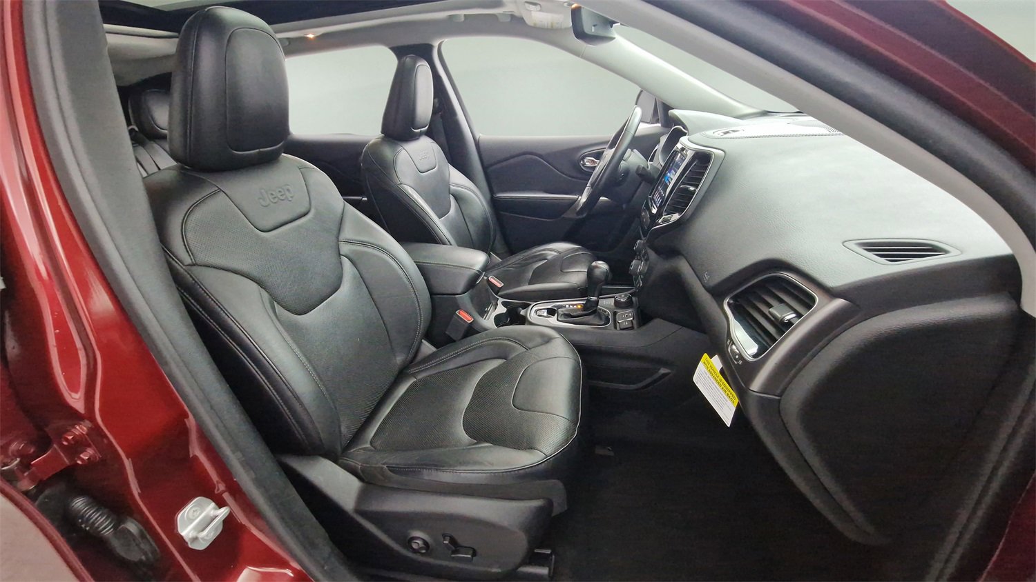 Used 2019 Jeep Cherokee Limited image 27