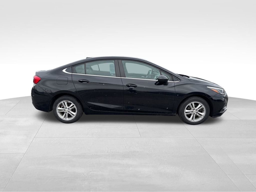 Used 2018 Chevrolet Cruze LT w/ Convenience Package image 6