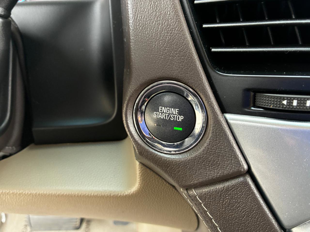 Used 2020 Chevrolet Suburban Premier RWD image 30