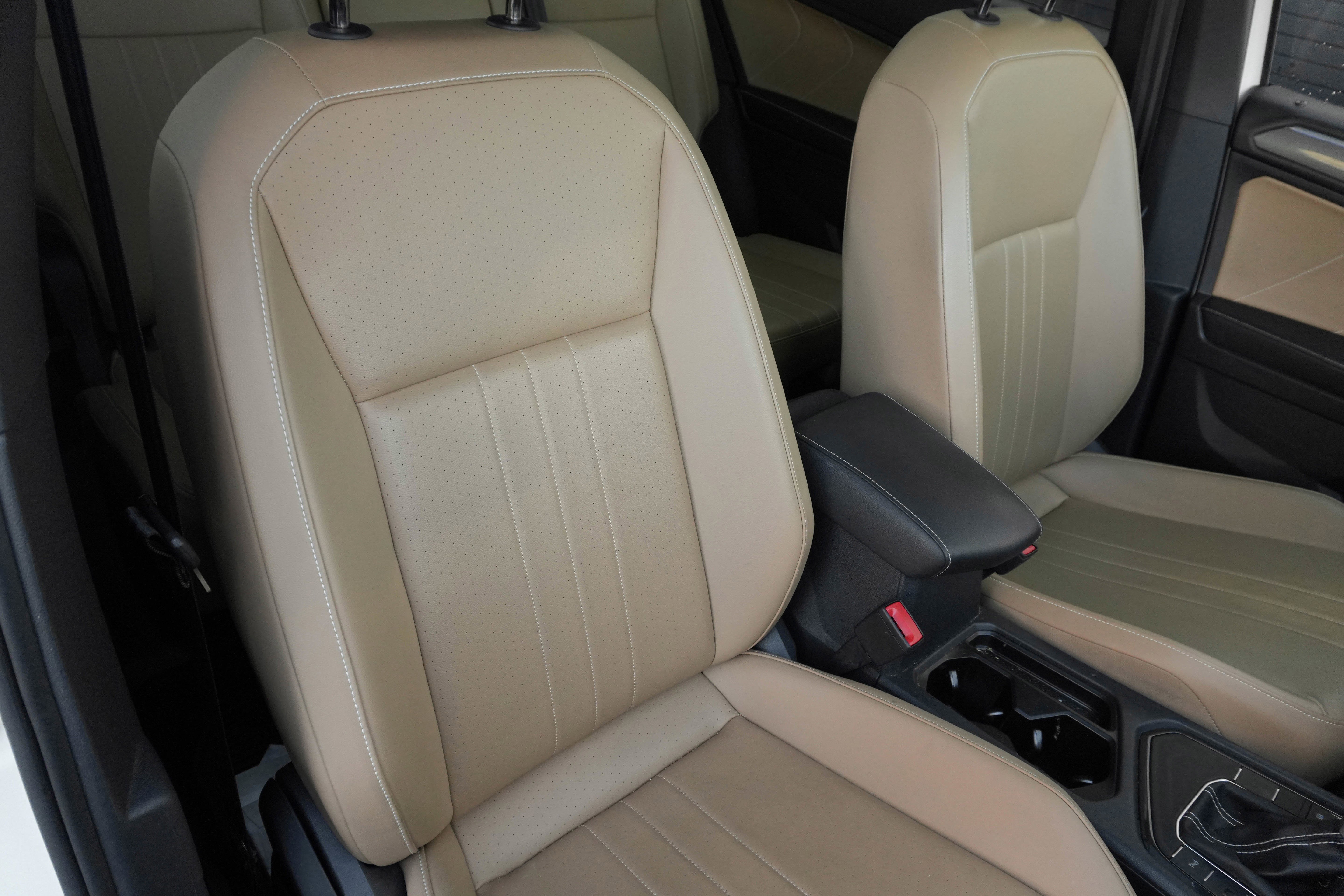 Used 2024 Volkswagen Tiguan SE R-Line image 9