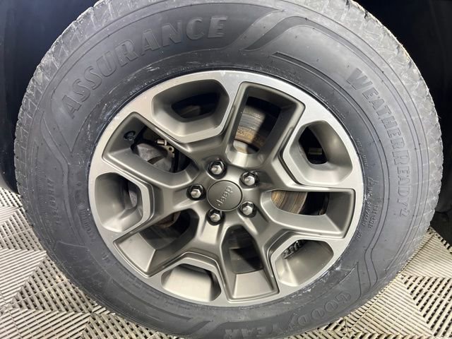 Used 2020 Jeep Cherokee Trailhawk image 17