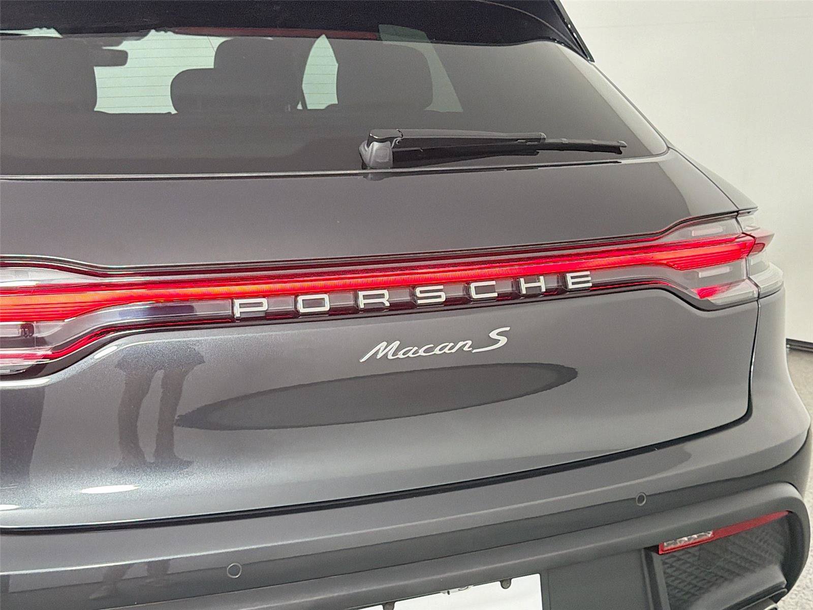 Certified 2023 Porsche Macan S AWD/4WD image 17