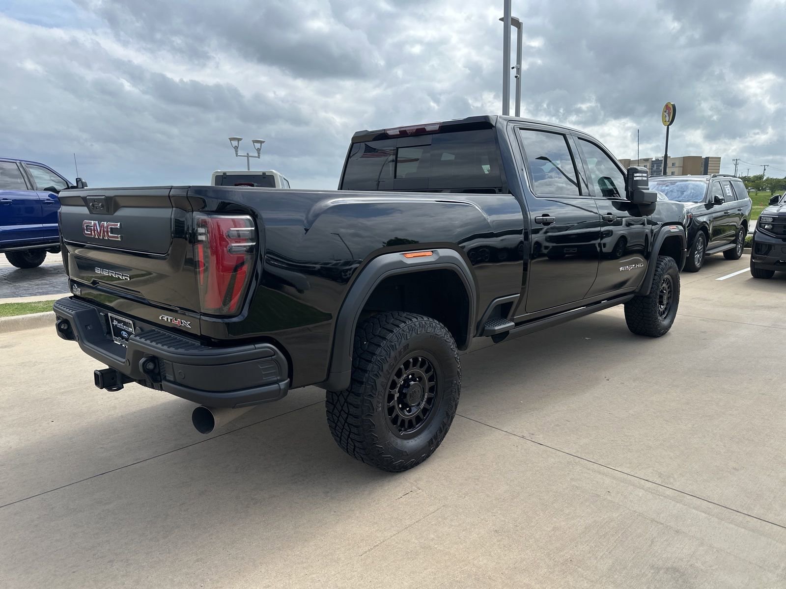 Used 2024 GMC Sierra 2500 AT4X w/ AT4X AEV Edition image 6
