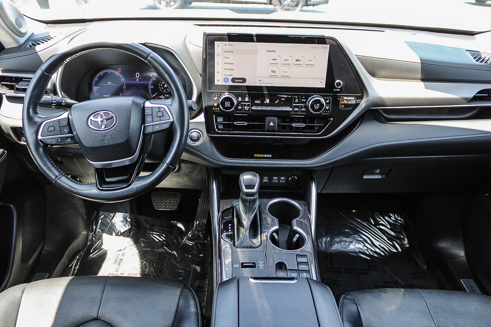 Used 2023 Toyota Highlander Limited FWD image 14