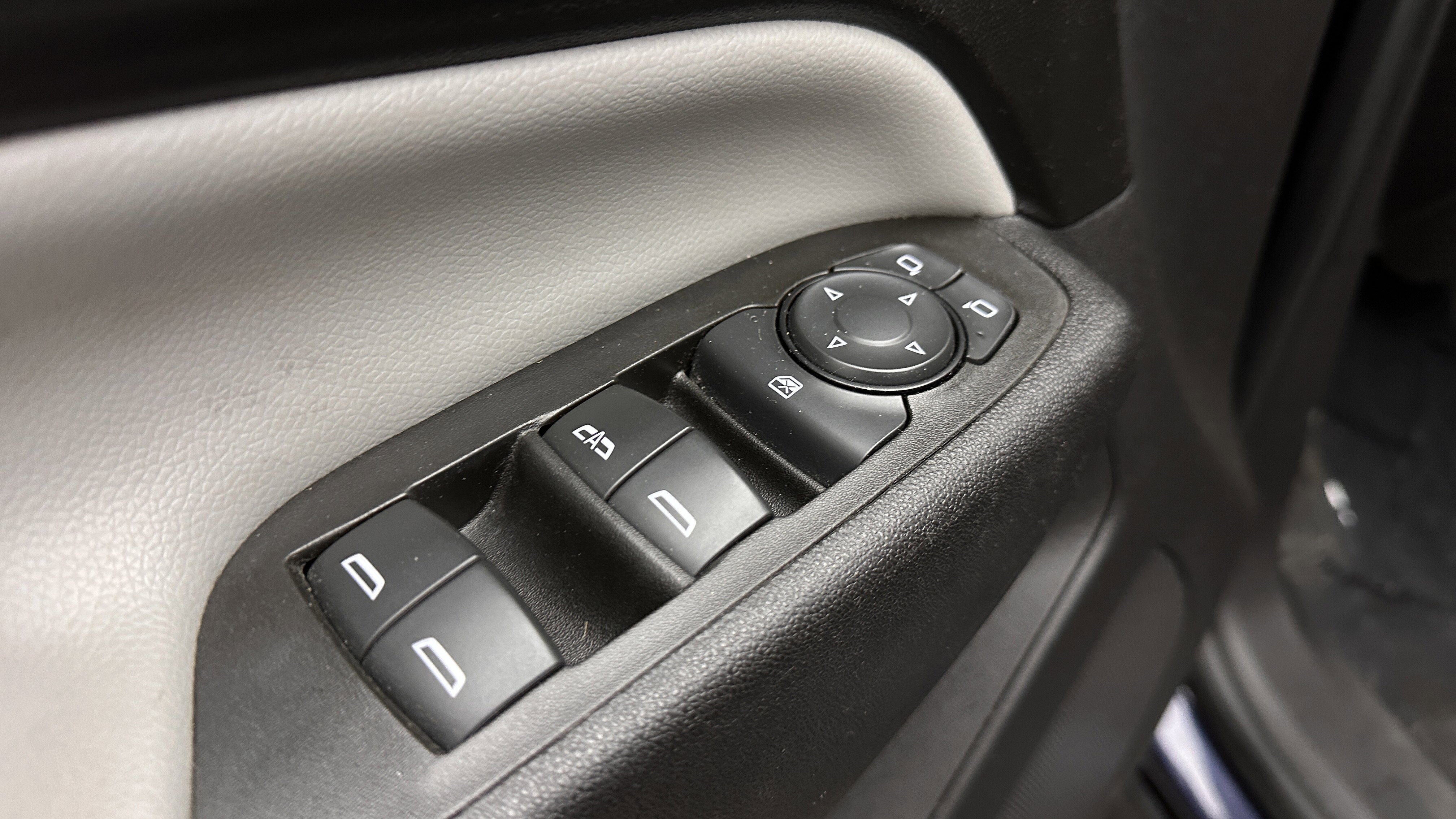 Used 2021 Chevrolet Equinox LS w/ LPO, Blackout Package image 11