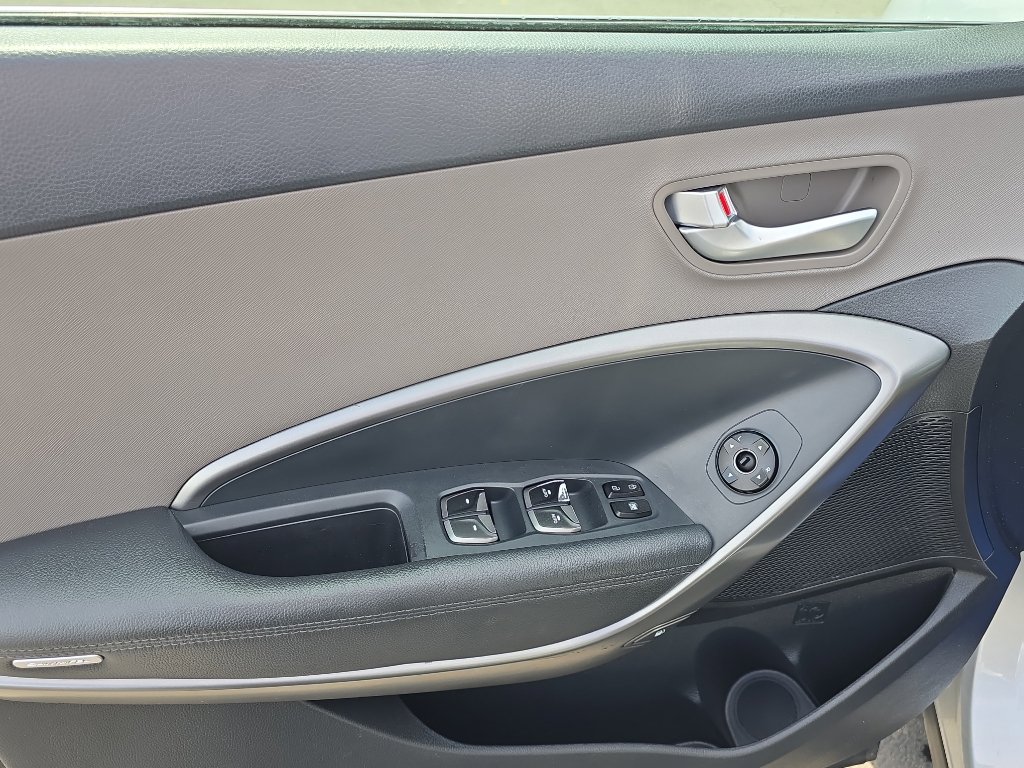 Used 2019 Hyundai Santa Fe XL SE AWD/4WD image 12