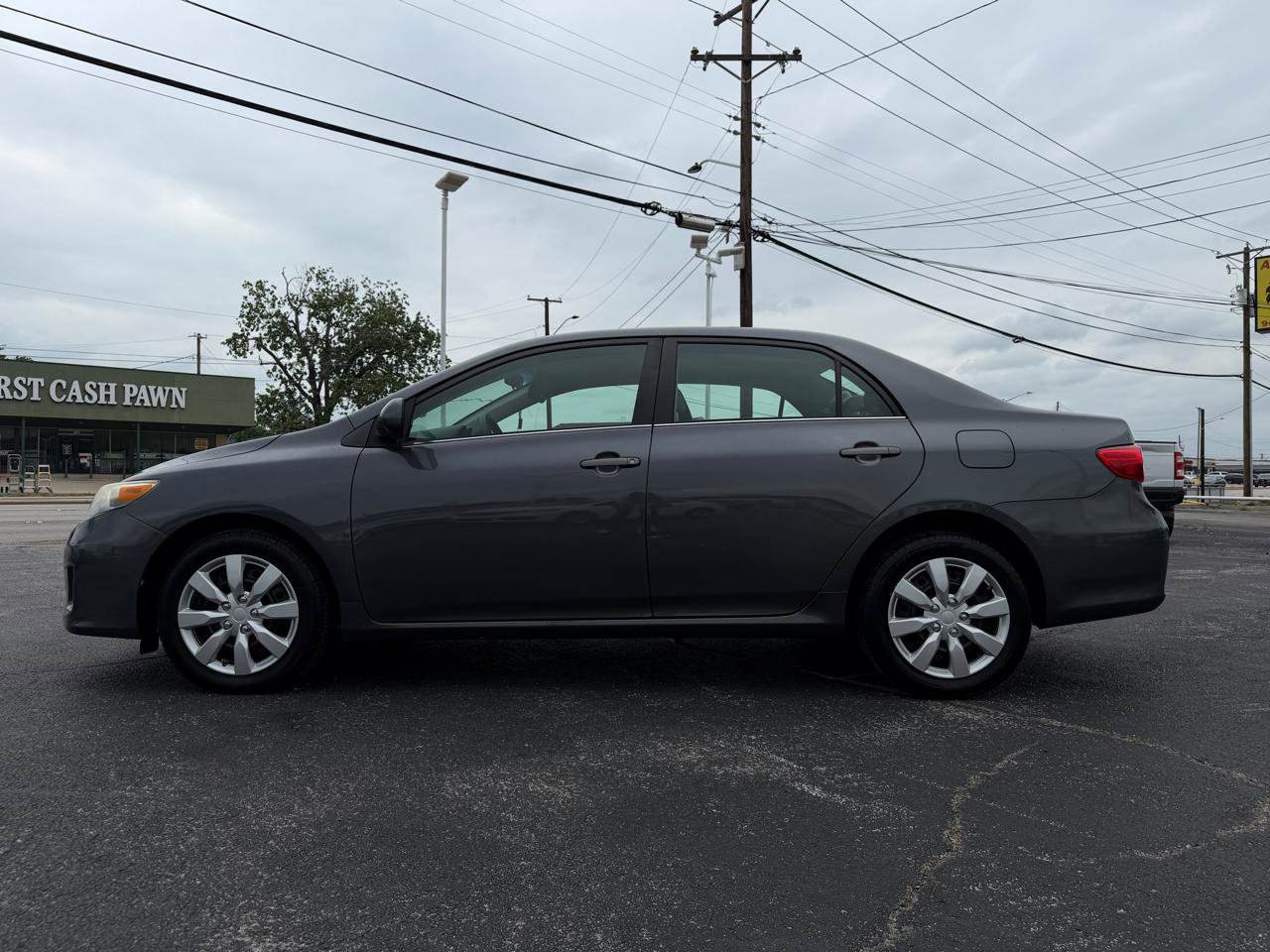 Used 2013 Toyota Corolla LE image 3