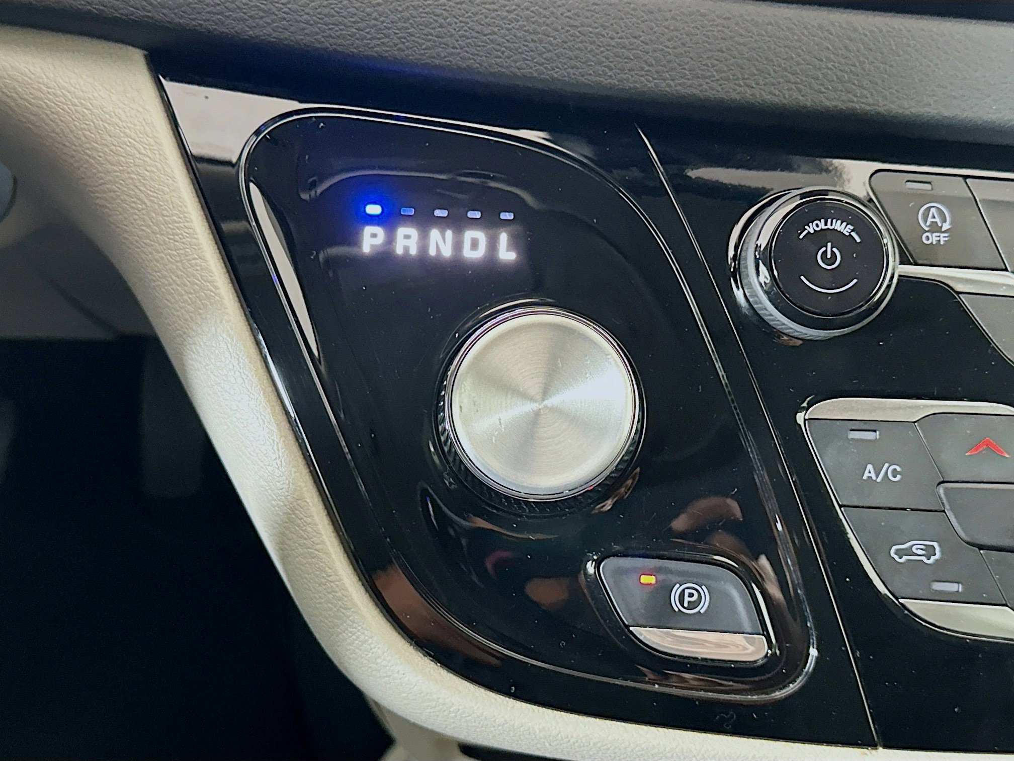 Used 2024 Chrysler Pacifica Touring-L image 24