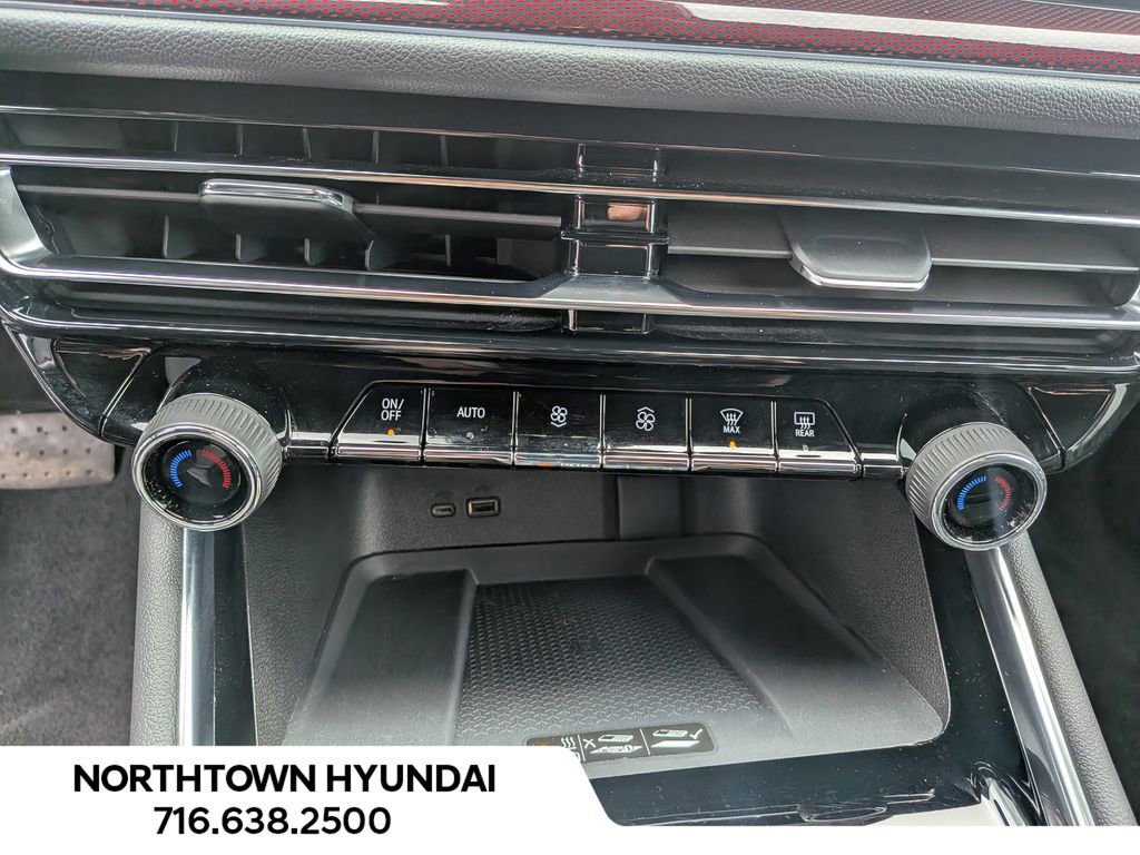 Used 2025 Chevrolet Traverse Z71 w/ Enhanced Driving Package AWD/4WD image 19