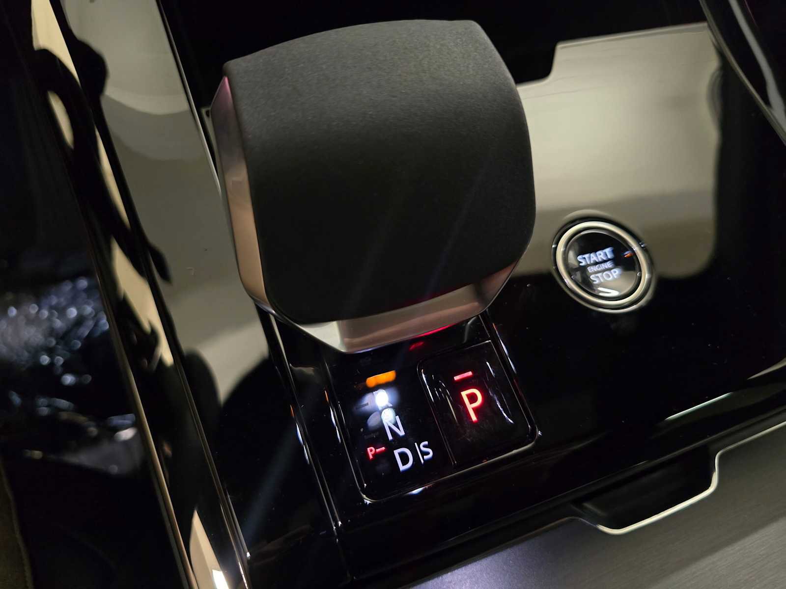 Used 2026 Land Rover Range Rover Sport SE image 33