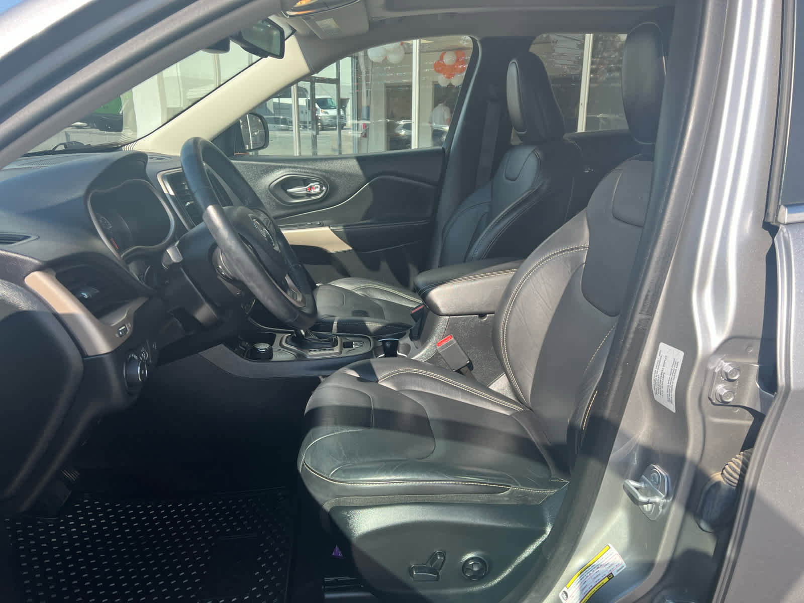 Used 2018 Jeep Cherokee Limited image 22