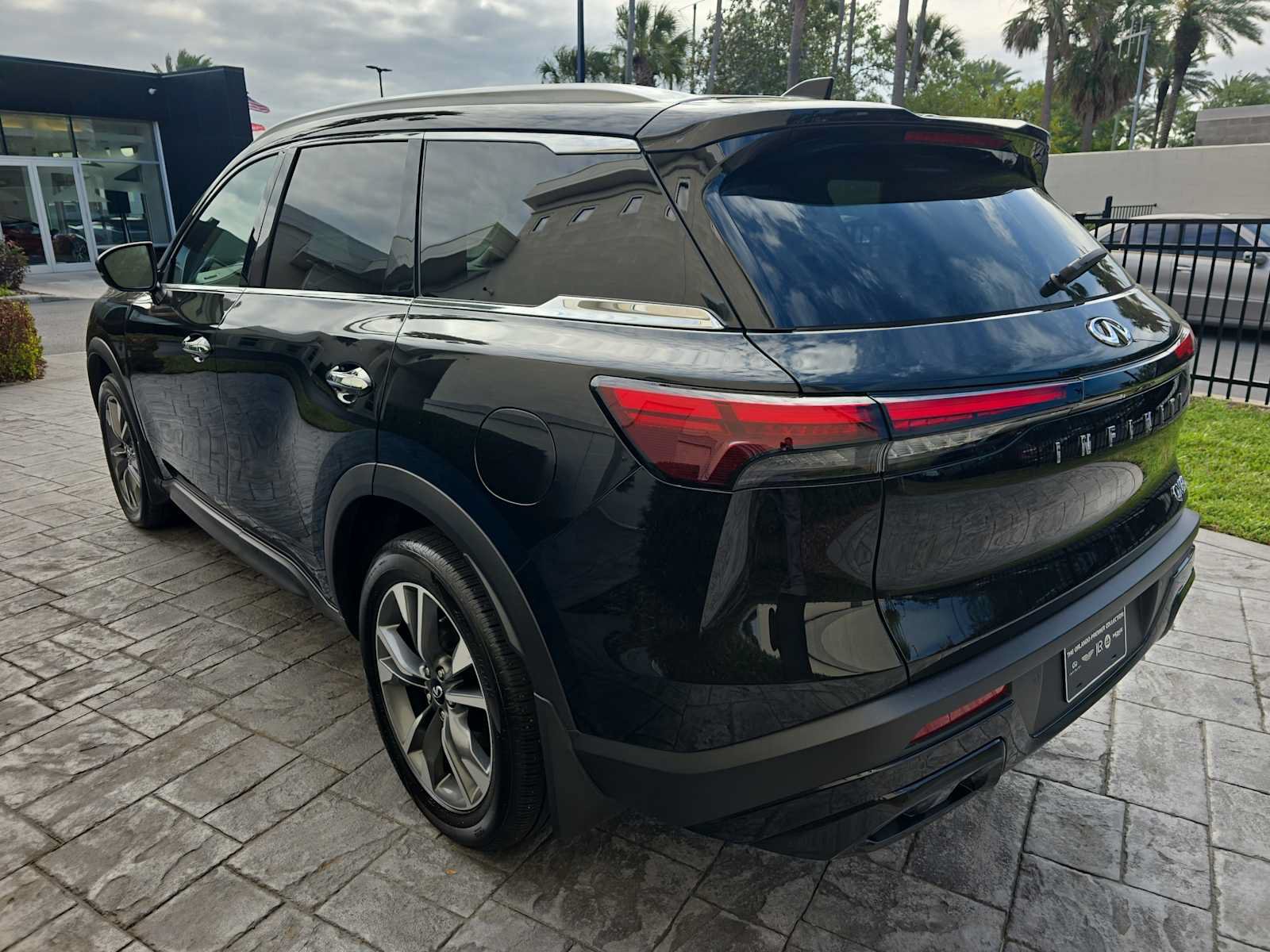 Used 2025 INFINITI QX60 Luxe FWD image 6
