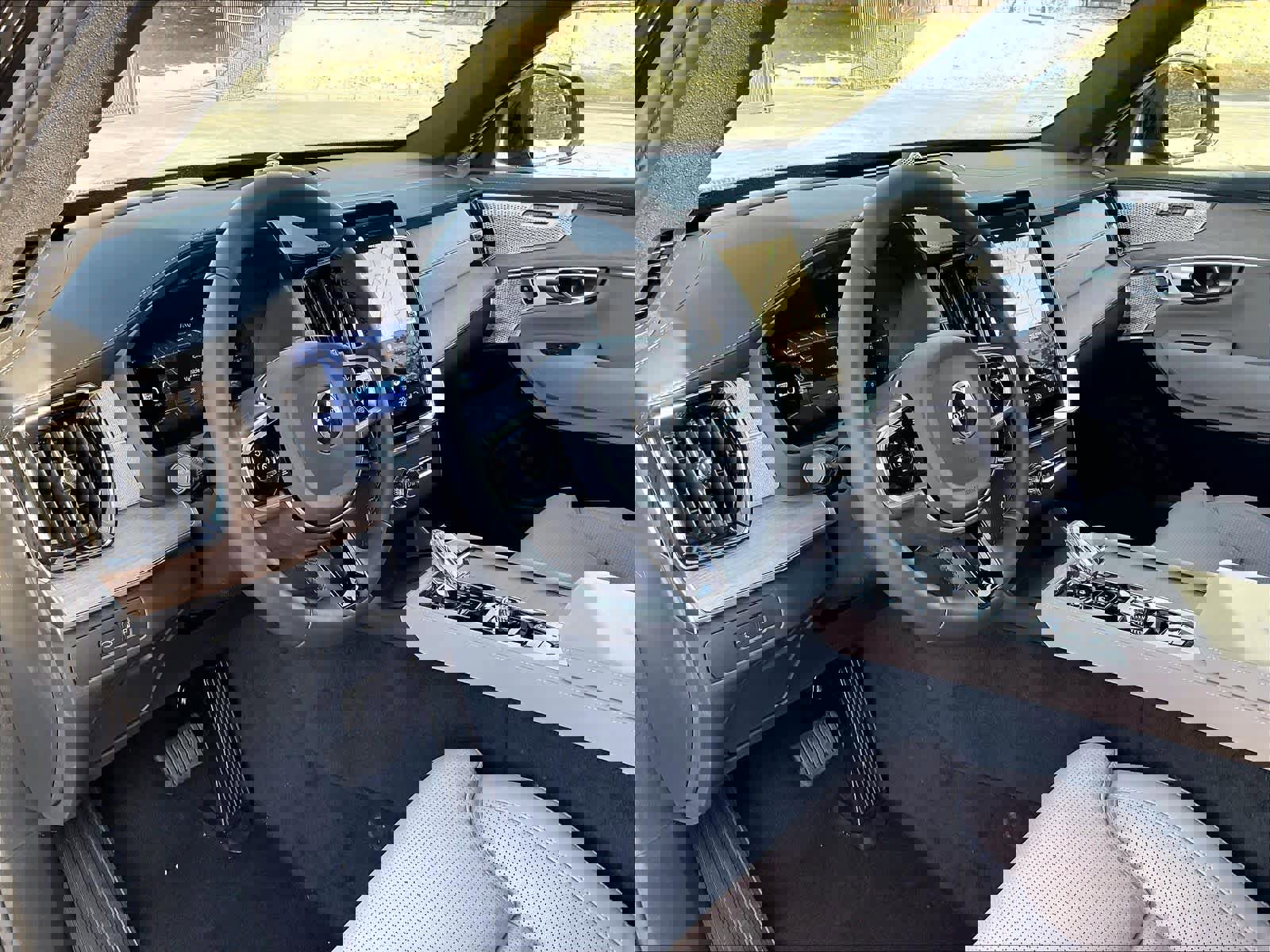 New 2026 Volvo XC90 T8 Ultra w/ Lounge Package image 8