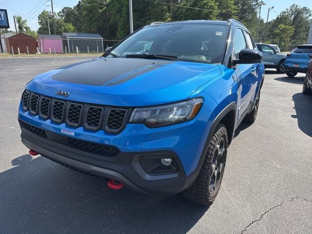 Used 2024 Jeep Compass Trailhawk w/ Trailhawk Convenience Group image 1