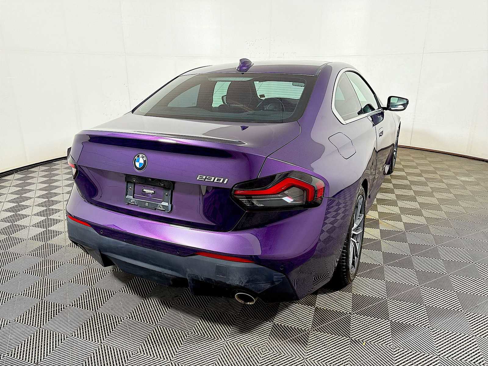 Used 2022 BMW 230i Coupe w/ Convenience Package RWD image 6
