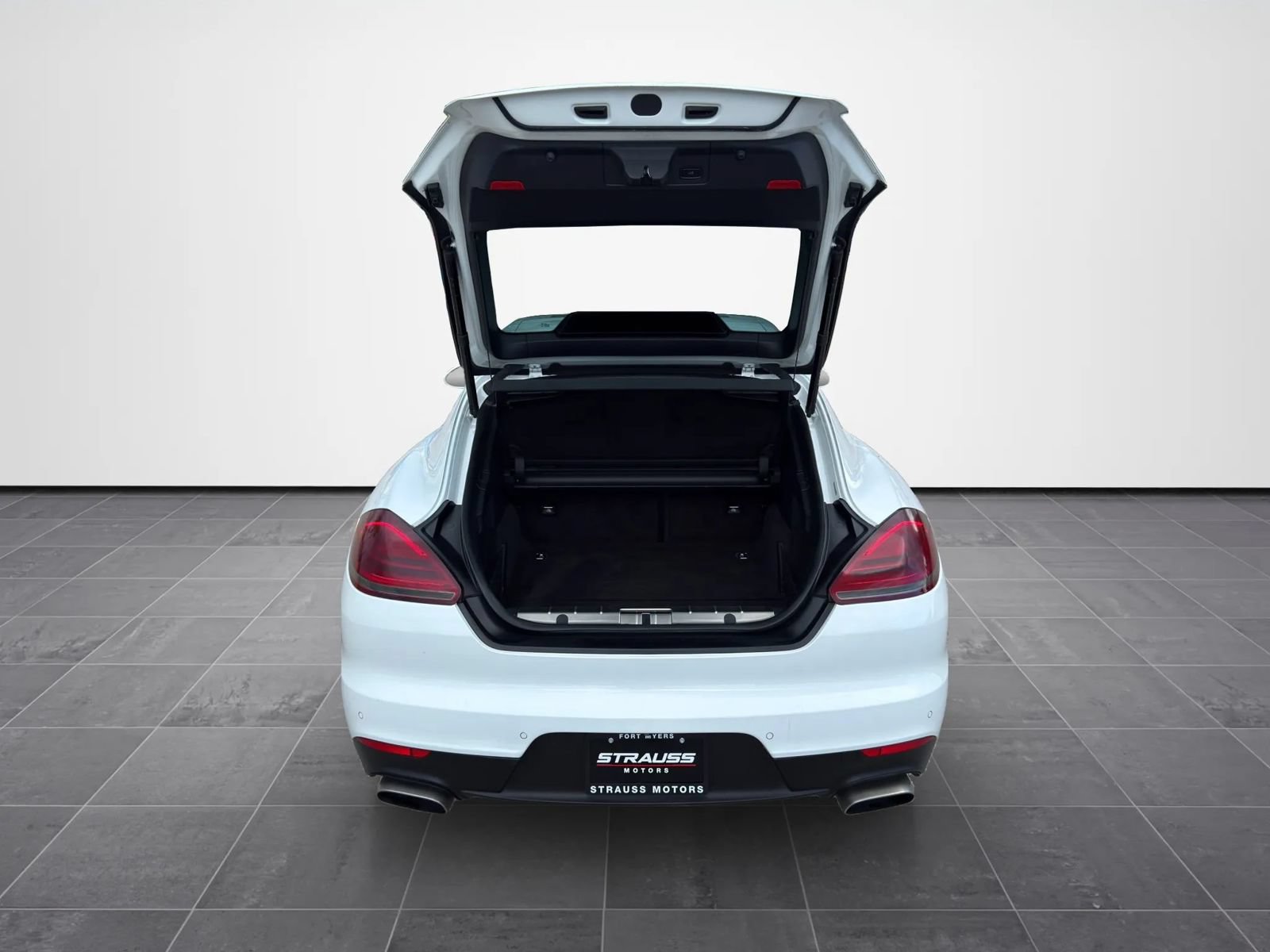 Used 2015 Porsche Panamera w/ Premium Package RWD image 32