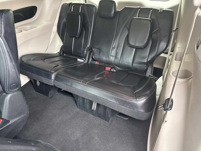 Used 2022 Chrysler Pacifica Touring-L w/ Uconnect Theater Family Group FWD image 20