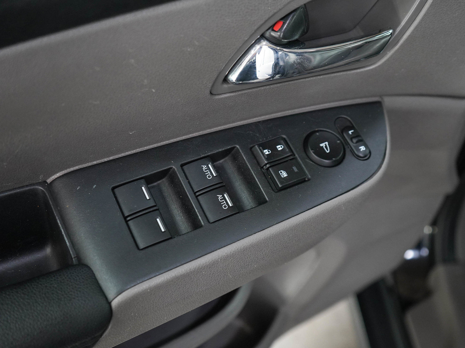 Used 2015 Honda Odyssey EX-L image 23