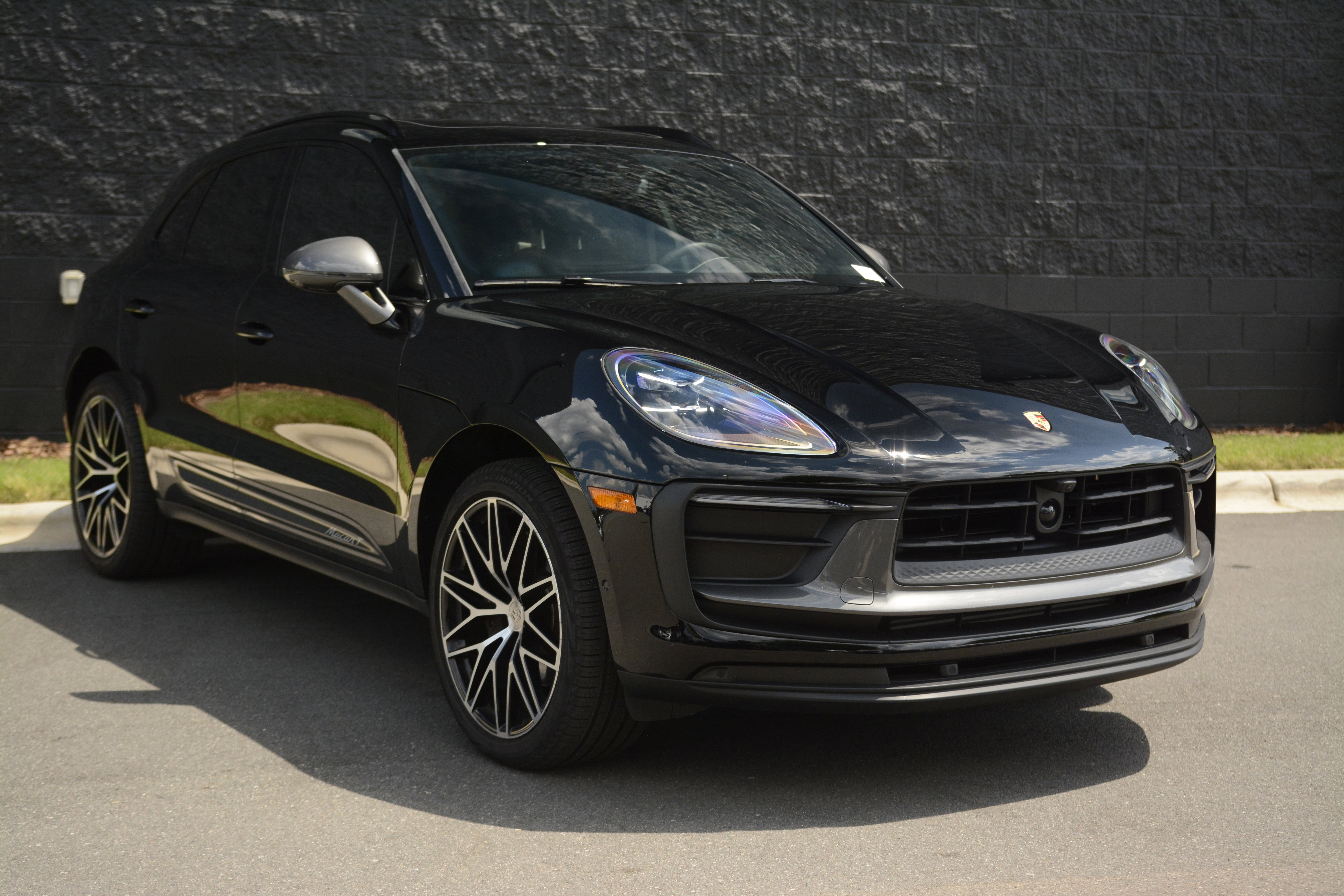 Certified 2026 Porsche Macan Turbo AWD/4WD image 9