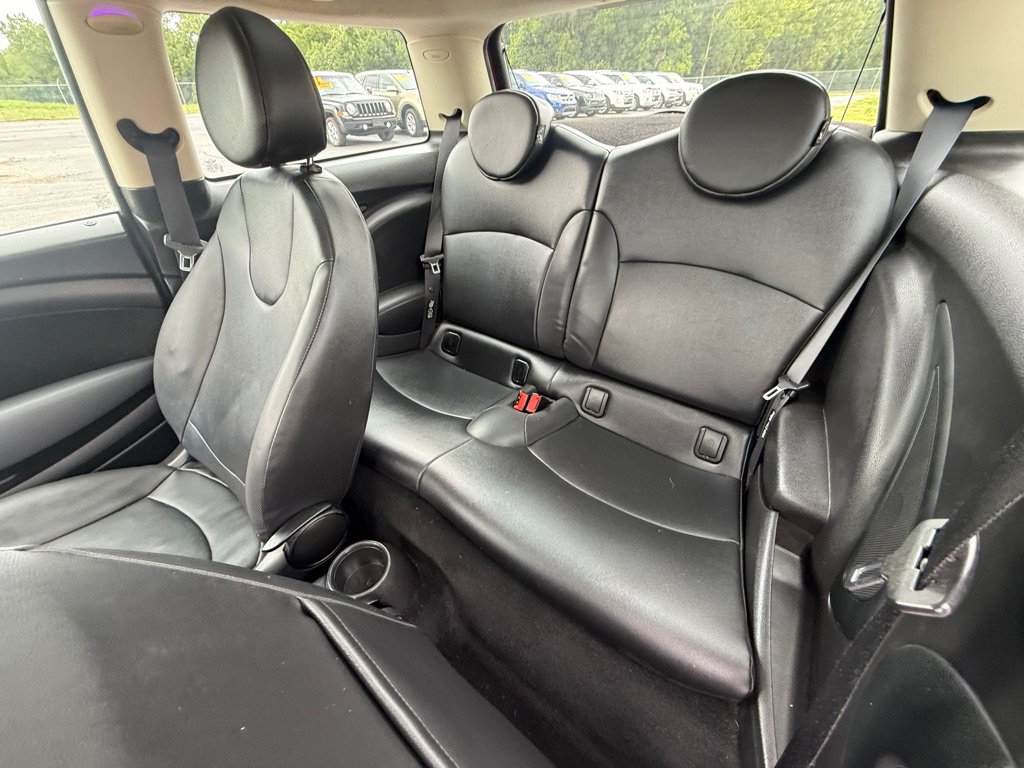 Used 2011 MINI Cooper Hardtop FWD image 9