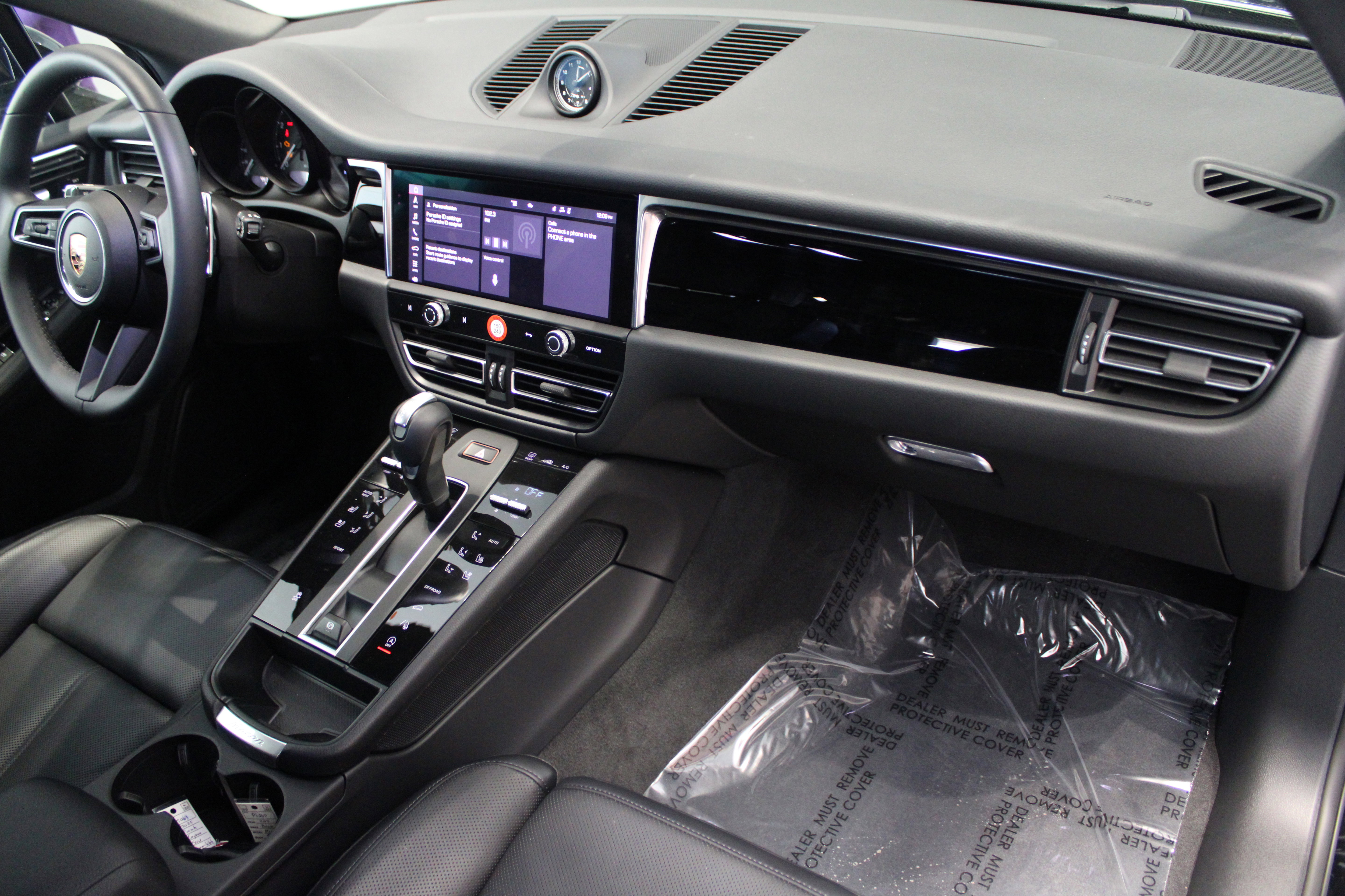 Certified 2025 Porsche Macan image 30