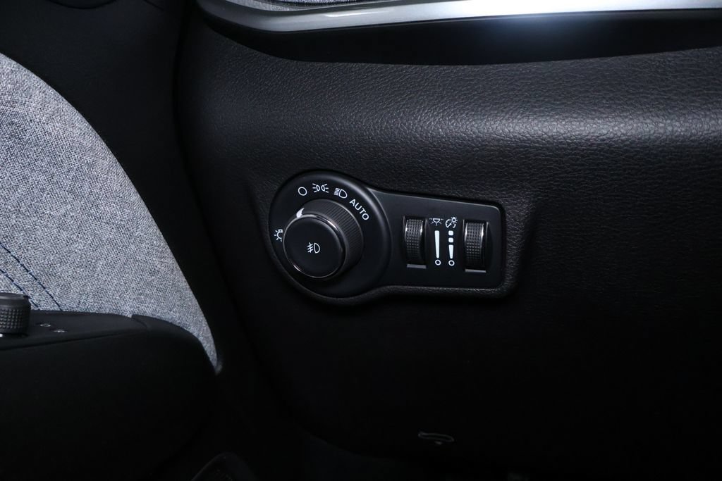 Used 2024 Jeep Compass Latitude AWD/4WD image 25