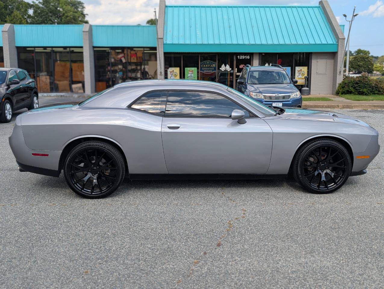 Used 2016 Dodge Challenger SXT RWD image 10
