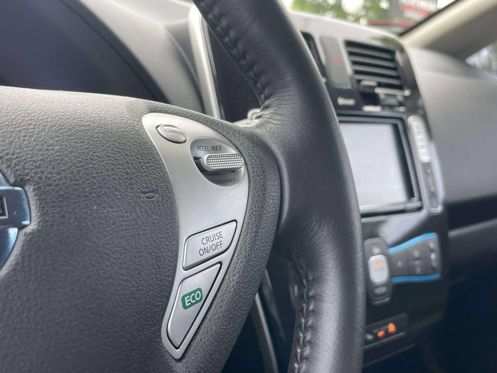 Used 2016 Nissan Leaf SV w/ Premium Package FWD image 20
