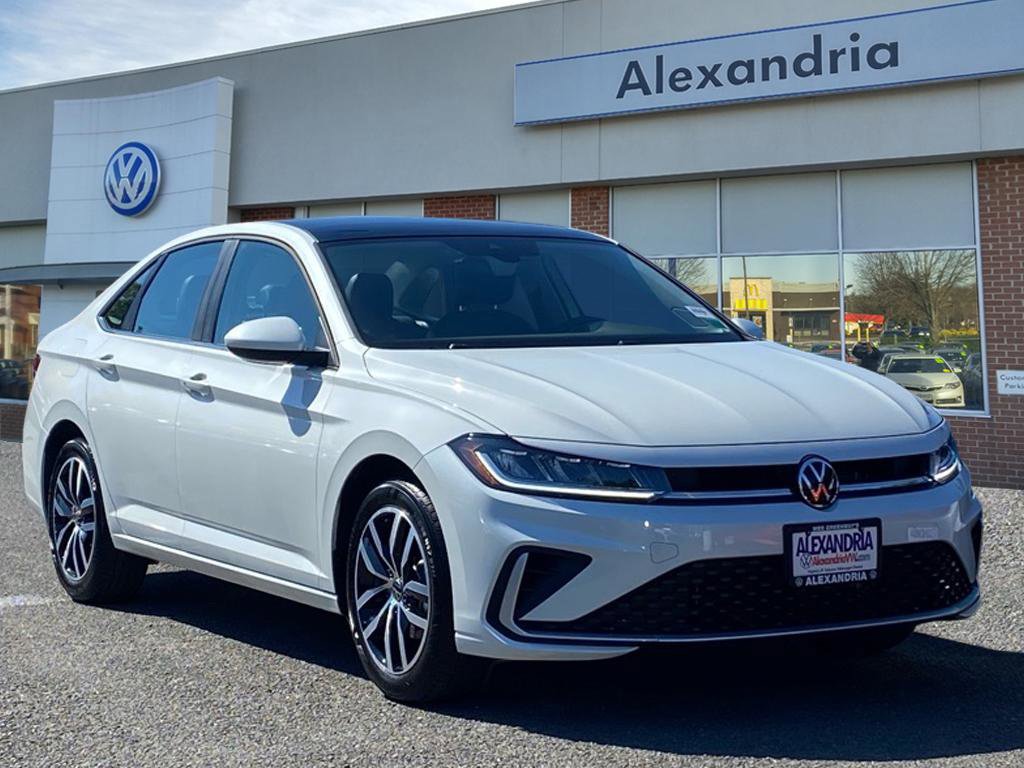 Certified 2025 Volkswagen Jetta SE w/ Sunroof Package