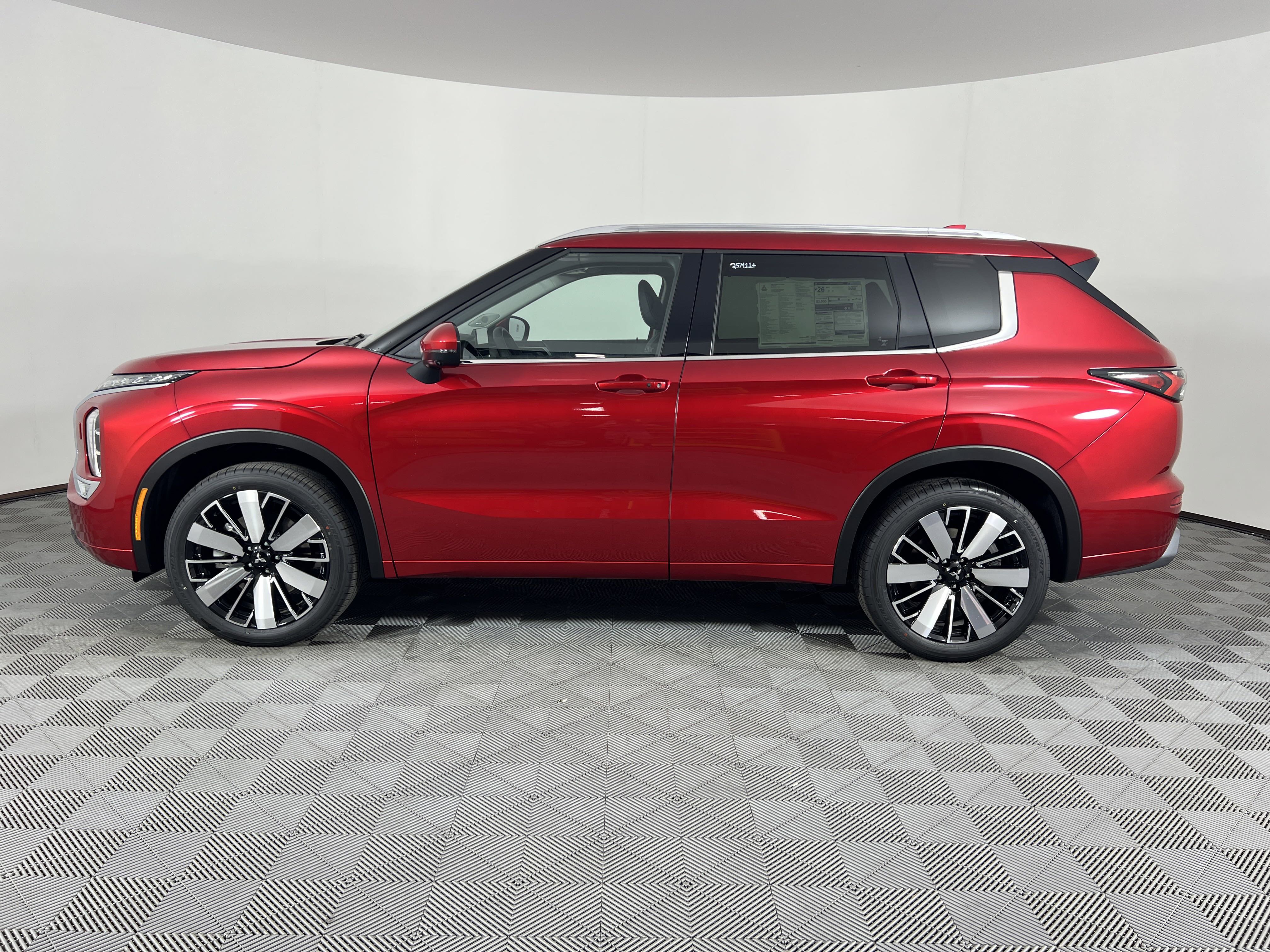 New 2025 Mitsubishi Outlander SEL image 3