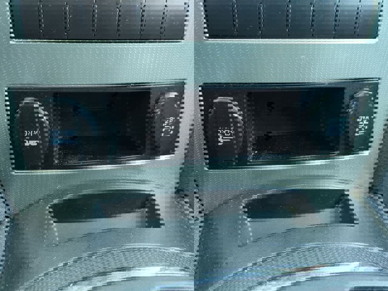 Used 2010 Jeep Grand Cherokee Laredo image 27