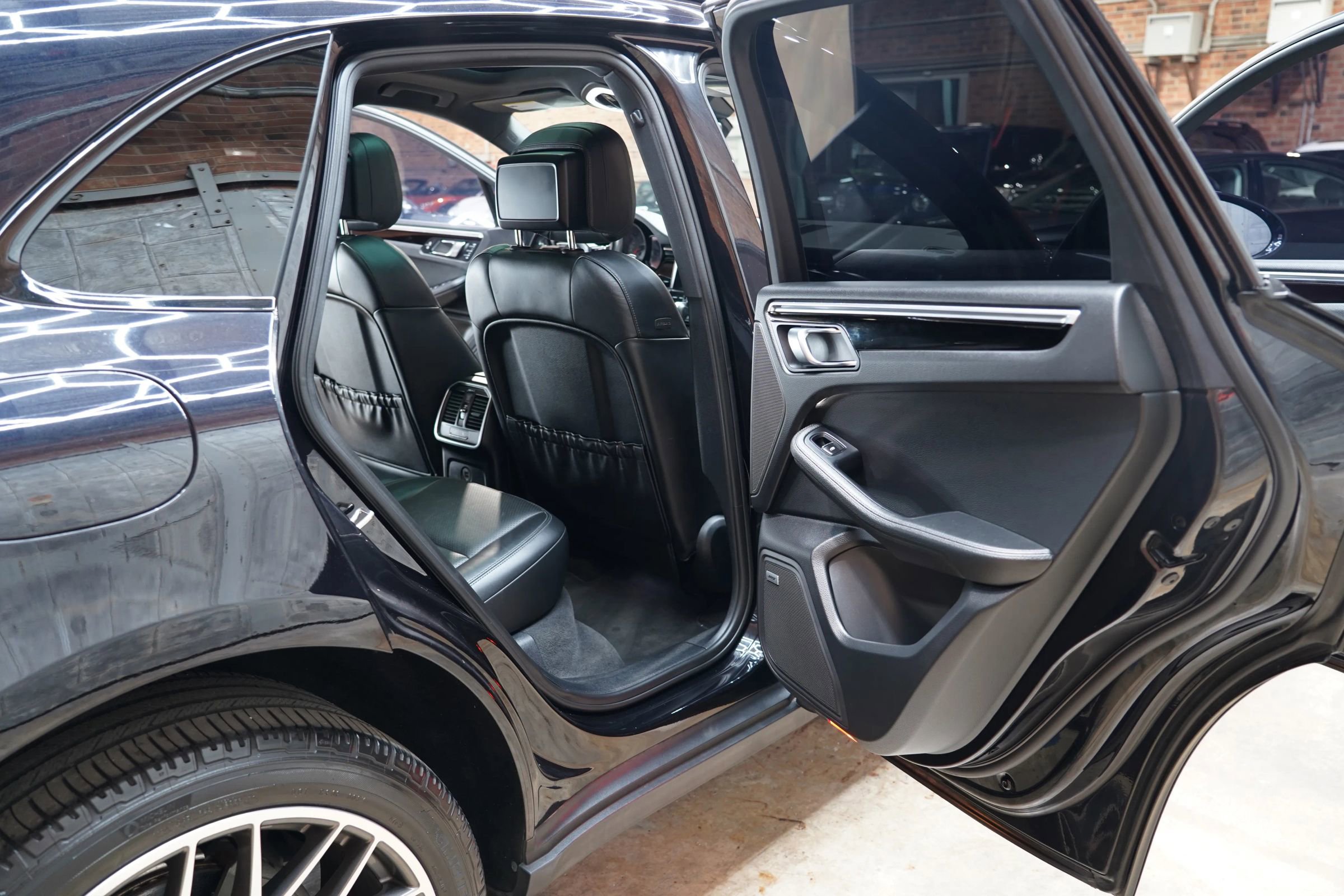 Used 2019 Porsche Macan S image 48