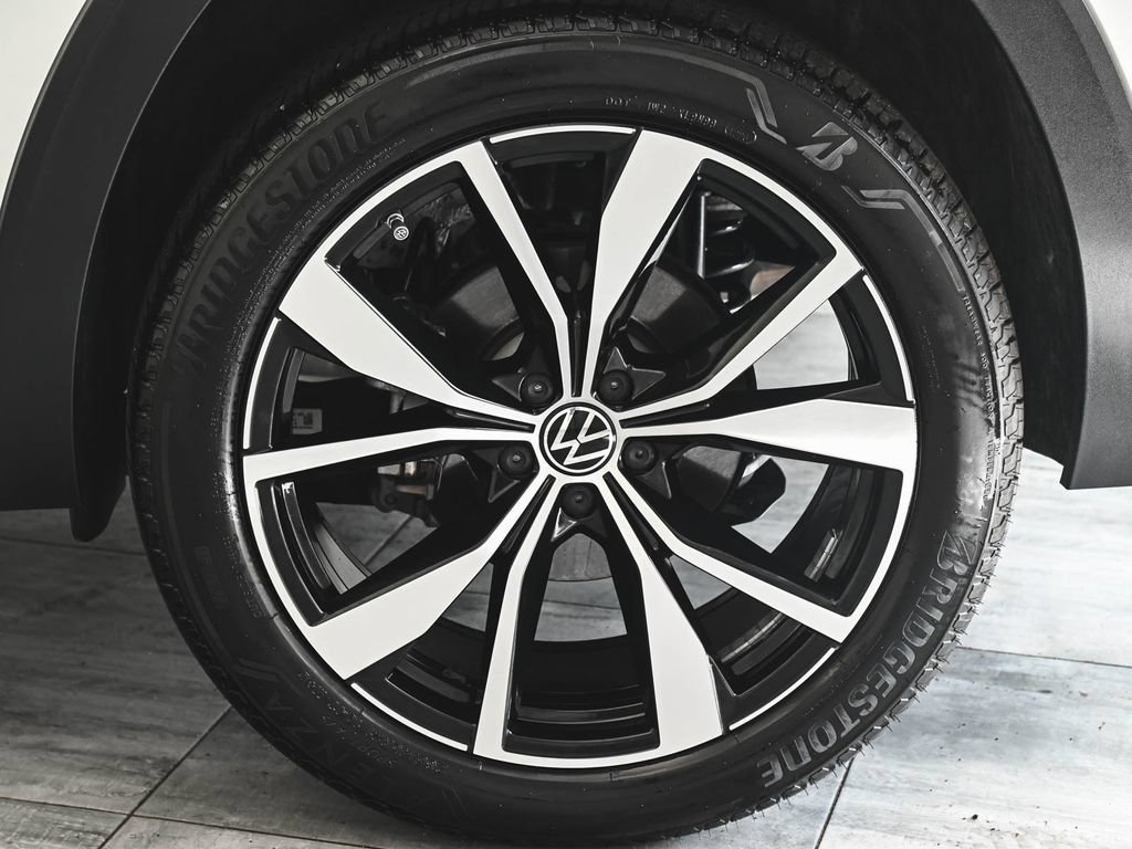 Used 2025 Volkswagen Atlas SEL Premium R-Line AWD/4WD image 7