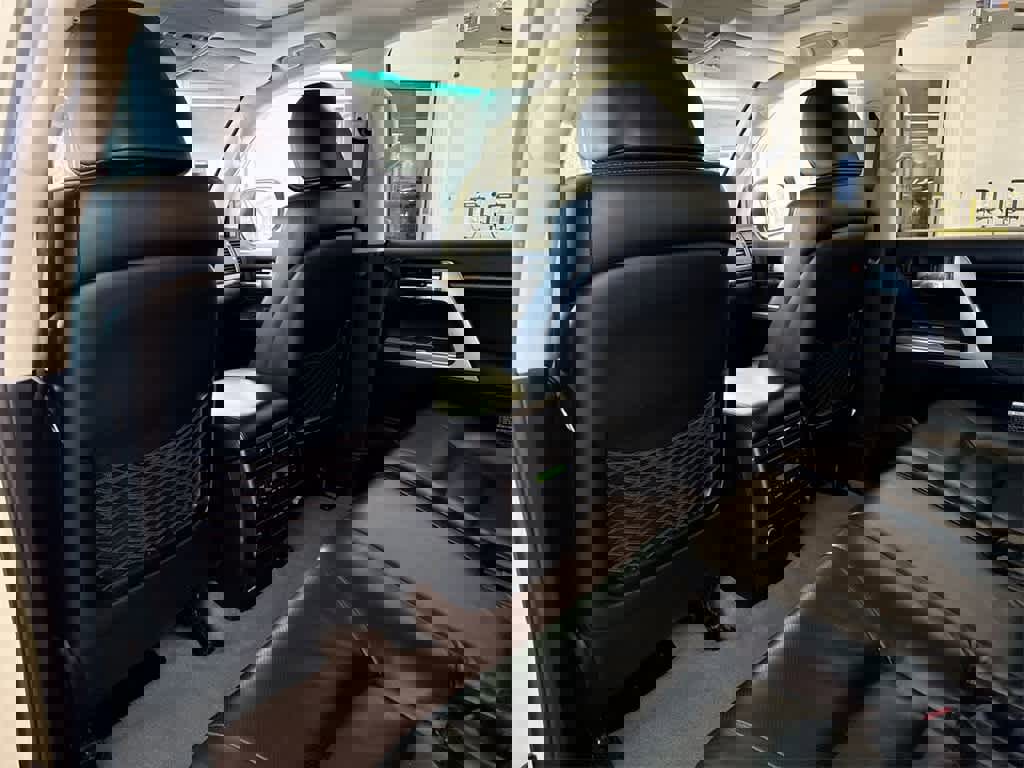 Used 2015 Toyota Land Cruiser image 19