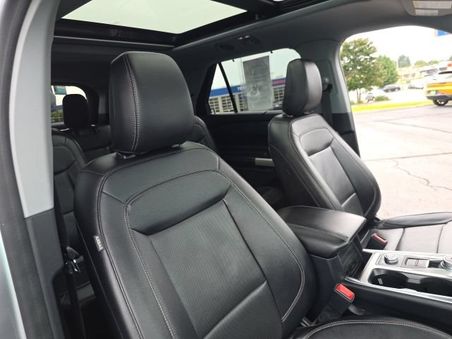 Used 2021 Ford Explorer Limited w/ Equipment Group 301A AWD/4WD image 41