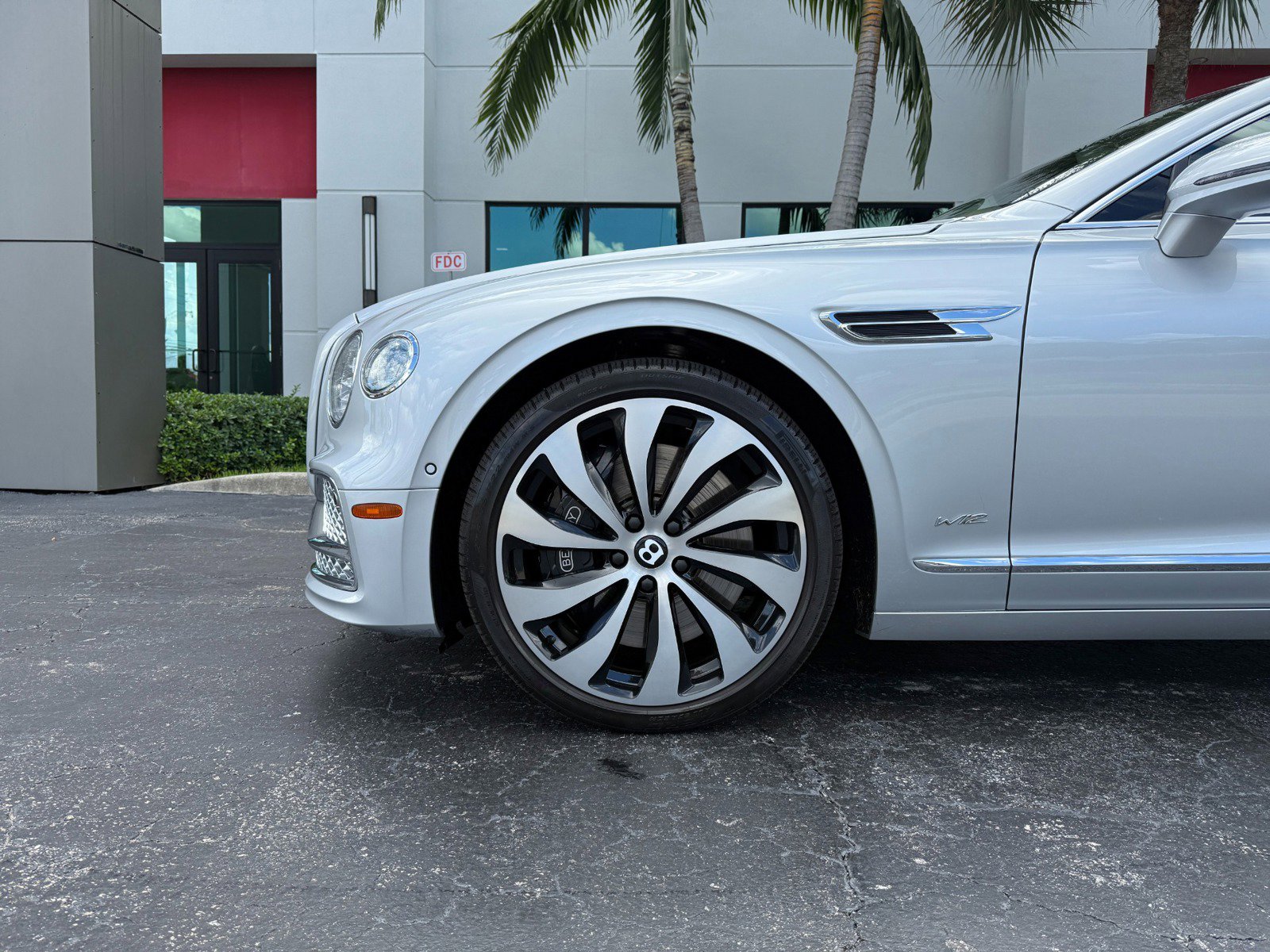 Used 2022 Bentley Flying Spur W12 image 7