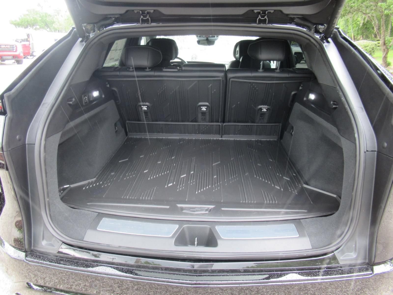 New 2026 Cadillac Lyriq Premium Sport AWD/4WD image 32