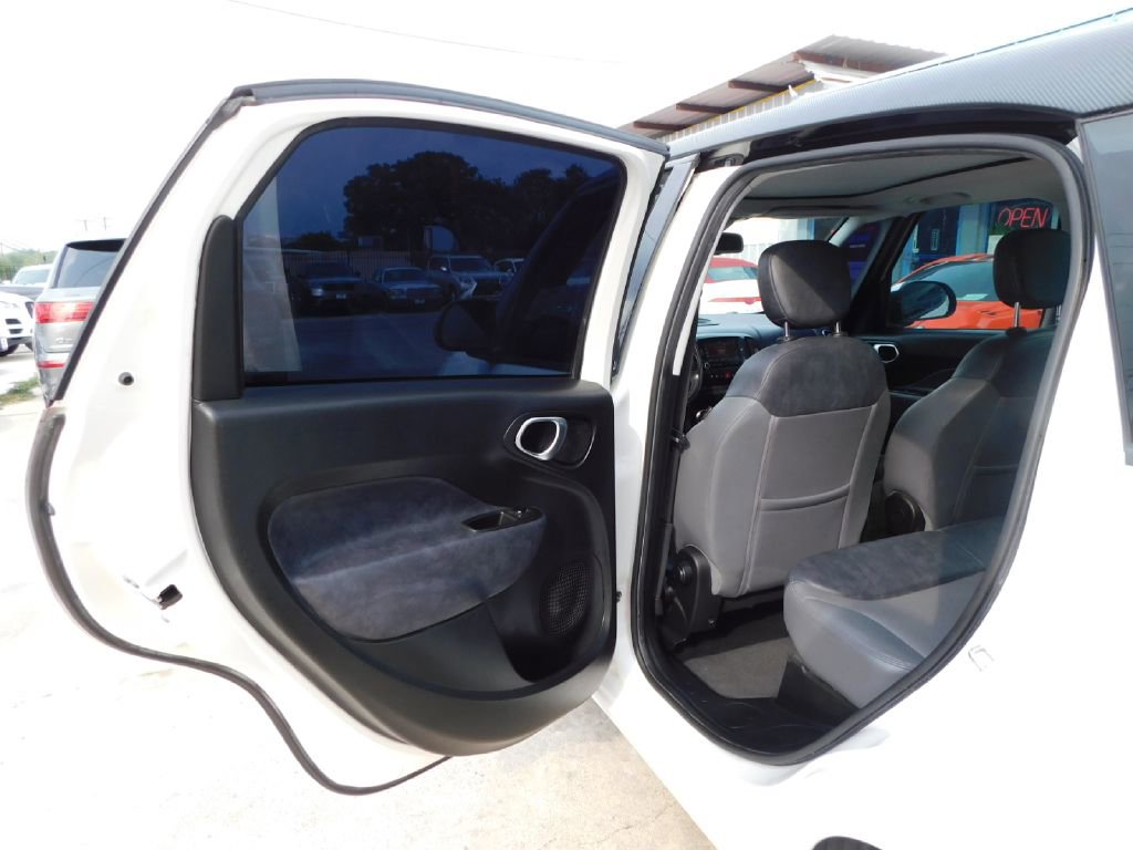Used 2014 FIAT 500L Lounge FWD image 18