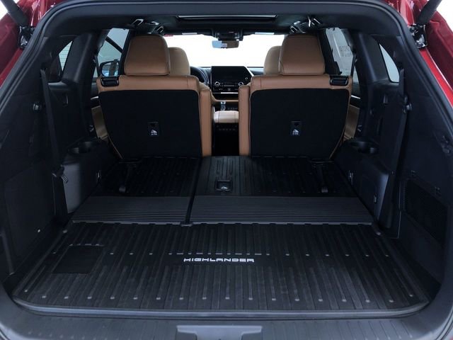 New 2026 Toyota Highlander Platinum image 32
