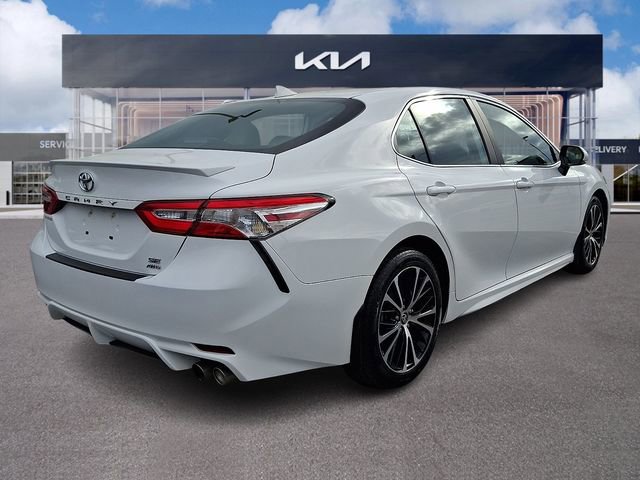Used 2020 Toyota Camry SE w/ Moonroof Package image 5