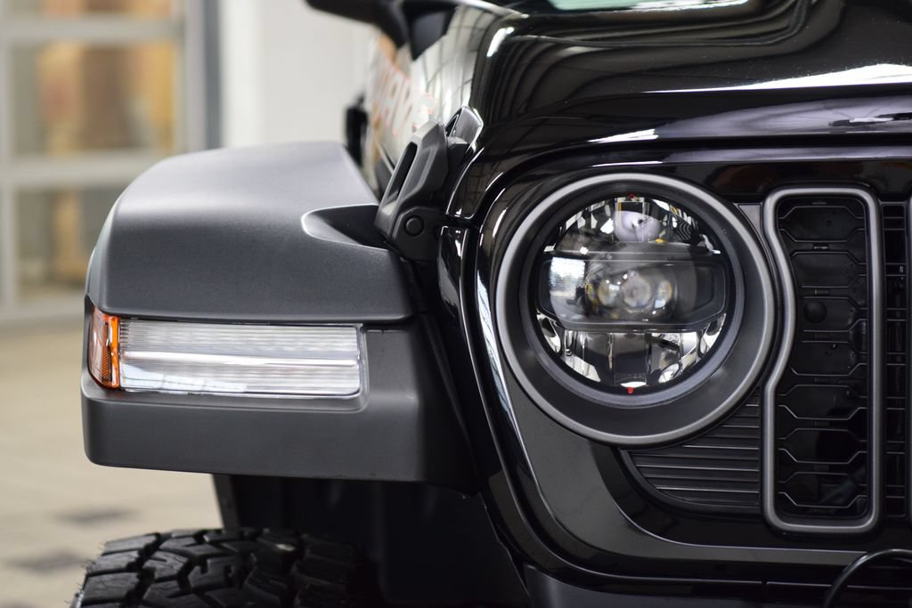 Used 2026 Jeep Gladiator Mojave w/ Safety Group AWD/4WD image 12