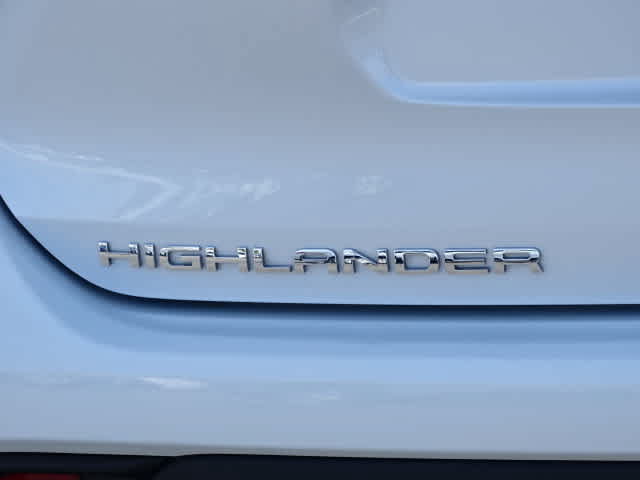 Used 2022 Toyota Highlander XLE FWD image 10