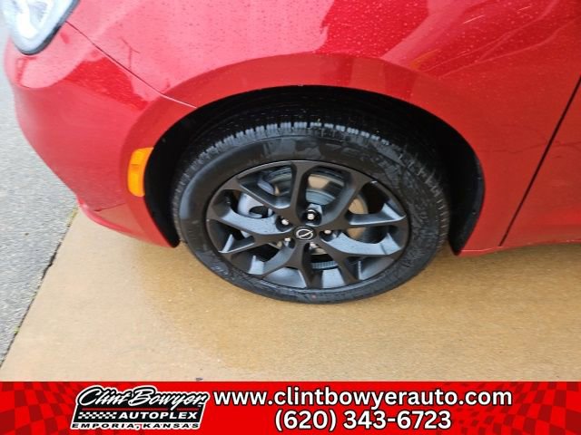 New 2026 Chrysler Pacifica Limited w/ S Appearance Package image 13