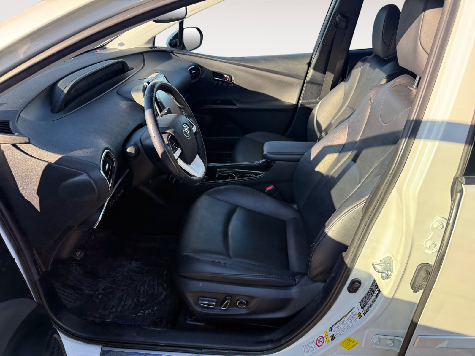 Used 2017 Toyota Prius Prime Advanced image 10