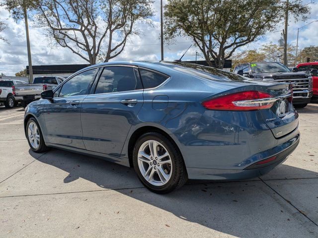 Used 2018 Ford Fusion SE w/ Fusion SE Technology Package image 6